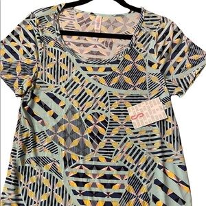 NWT LULAROE CLASSIC T.